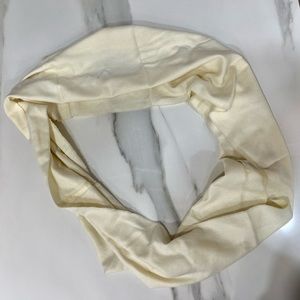Cashmink  Women's White Acrylic Infinity Loop Scarf One Size
